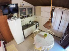Kitnet e Suite Morada Aguiar - Chalé, habitación en casa particular en Abraão