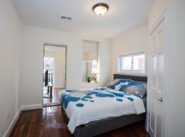 Charming studio - 3 min walk to PETWORTH Metro station; 10 min to Convention Center, guest house in Washington, D.C.