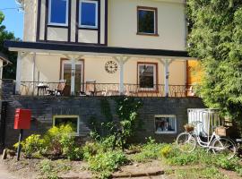 Haus Lowe, hotel with parking in Senheim