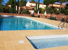 Villa au golf de St-Endréol, hotel cu piscine din La Motte