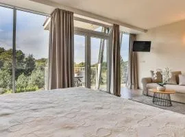 By The Sea Apartments With Underground Parking