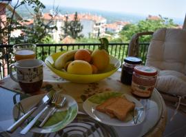 Small apartment, great view!, hotel in Veria