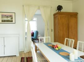 Spacious Private Apartment for Family Holiday, hotel em Stege