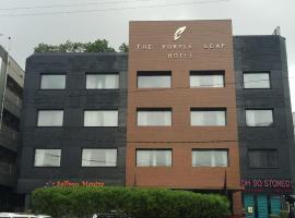 The Purple Leaf Hotels – hotel z parkingiem w mieście Trimulgherry