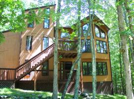 Big House On The Hill, hotel with jacuzzis in East Stroudsburg