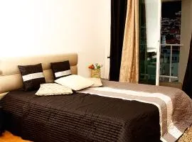Sunny Little Sister Apartment - 7 min walking from the sea