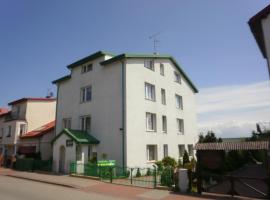 APARTAMENT i pokoje Aura Dom Wczasowy, hotel in Darlowko