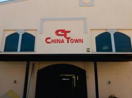 China Town Hotel, hotel v destinaci Surčin