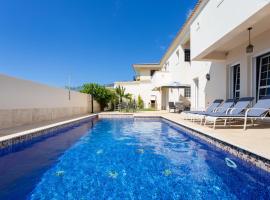 Tabaiba Luxus Chalet with heatable pool, nhà nghỉ dưỡng ở El Rosario