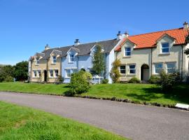 Craobh Marina Cottages，Craobh Haven的有停車位的飯店