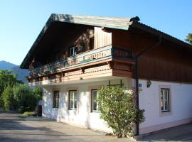 Ferienwohnung NINA, hotel familiar en Sankt Gilgen