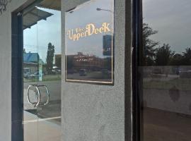 The Upper Deck Hotel โรงแรมที่มีที่จอดรถในกูดัต