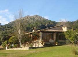 Can Petrel, hotel in Pollença