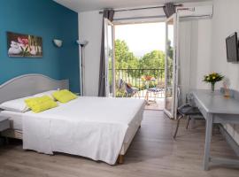 Le Neoulous, hotel v destinaci Le Boulou