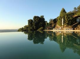 Quinta das Aveleiras, hotel with pools in Torre de Moncorvo