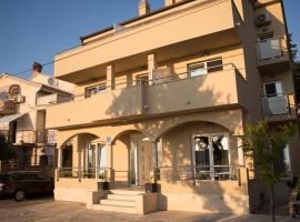 Apartments and Rooms Lux, hotel a Senj