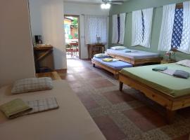 Hotel Don Quichotte, hotell i Tortuguero