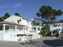 Le Sarac Hôtel, hotel in Clermont-lʼHérault