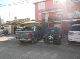 Apart Eva Luna Departamentos y Habitaciones con baño privado, hotel din apropiere de Aeroportul San Antonio Oeste - OES, Las Grutas