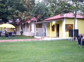 Aaji aajoba che gav, hotel v destinaci Kanchad