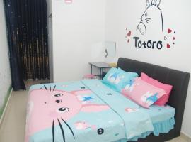 Qstay Sitiawan Townhouse (Totoro Dreams) - 梦见龙猫, hotel com estacionamento em Sitiawan
