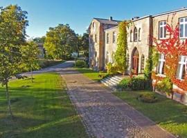 Gutshaus Schwarzenhof, pet-friendly hotel in Dargun