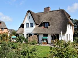 Ulenhüs, hotel v destinaci Wenningstedt