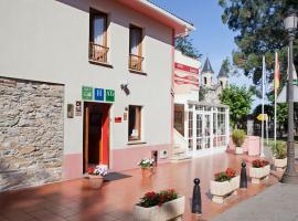 Hotel Alvaro frente Palacio-Museo Selgas, hótel í Cudillero