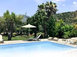 IRIDA Studios Hotel & Pool