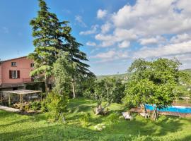 Bacialupo Foresteria, hotel with parking in Montecalvo Versiggia