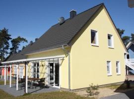 K 97 - stilvolles Ferienhaus mit Kamin & WLAN am See in Röbel an der Müritz, holiday home in Röbel
