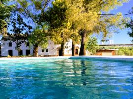 VTAR Don Benito, su casa rural en Gilena, отель с бассейном в городе Gilena