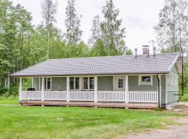 Holiday Home Petäjäniemi by Interhome, hotel amb aparcament a Leskelä