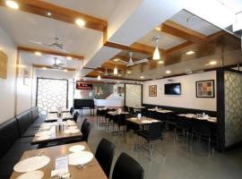 Hotel Vyankatesh & Pure Veg Restaurant, gistiheimili í Mahābaleshwar