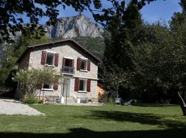 Villa Victoire, porodični hotel u gradu Aulos