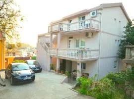Guesthouse Apartments Čenić