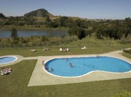 Apartamento Dúplex en Boo de Piélagos, Hotel mit Pools in Puente Arce