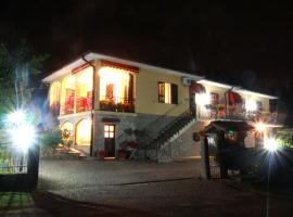 Casavacanzedezza, hotel com estacionamento em Montecalvo Versiggia