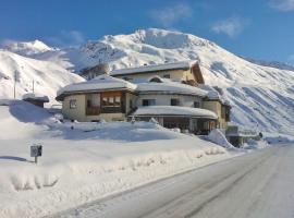 Hotel Alpenjuwel, hotel a Melago