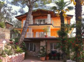 Villa Panorama Residence, holiday rental in Gardone Riviera