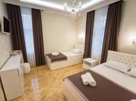 Center Deluxe Garni Hotel