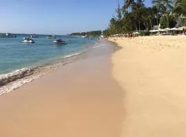 Spacious White House Villa 1 minute to sandy beaches