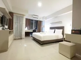 Best Price Spacious Studio Apartment at H Residence near MT Haryono By Travelio