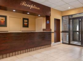 Days Inn by Wyndham Renfrew Conference Centre, хотел в Renfrew