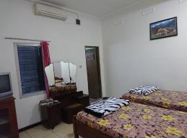 Hotel Larasati, hotel v destinaci Rembang