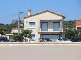 Belle maison, en bord de plage, strandhotell i Narbonne-Plage