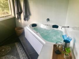 Couple's Resort Spa Retreat, accessible hotel in Cowes