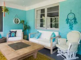 Boho by the Water! 1750sqft - Fishing & sleeps 10!