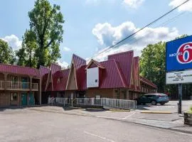 Motel 6-Gatlinburg, TN - Smoky Mountains