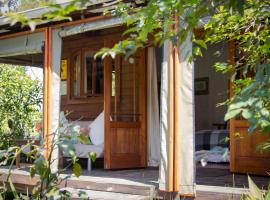Pear Tree Cottage, pet-friendly hotel in Stormsrivier